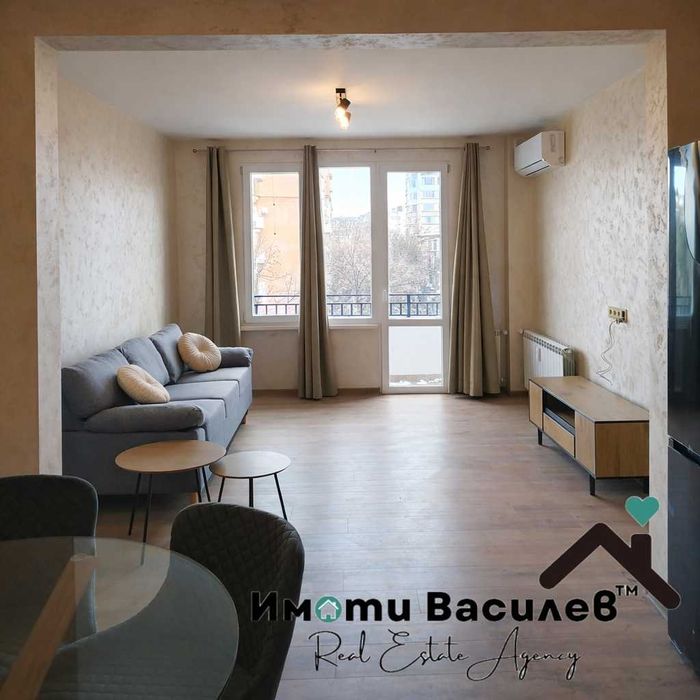 Дава се под наем Тристаен апартамент в София, Център - 80 кв.м за 817.53 € - Снимка #2