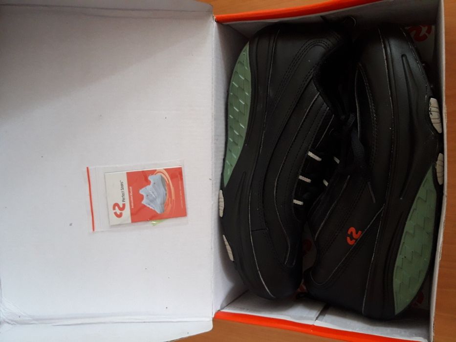 Продаю кроссовки