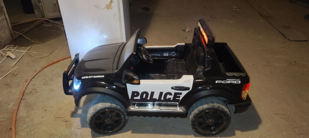 Детский двухместный электромобиль оригинал б/у