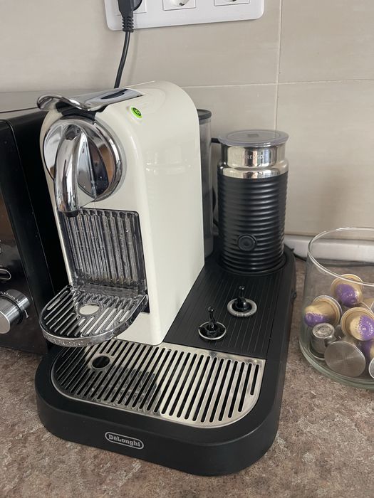 Nespresso Citiz and Milk by Magimix M190 Coffee Machine Limousine