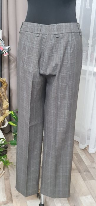 Женские прямые брюки.