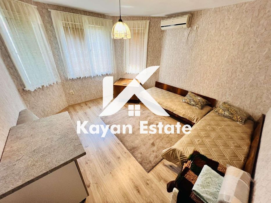 Дава се под наем Тристаен апартамент в Бургас, Център - 80 кв.м за 425 € - Снимка #2