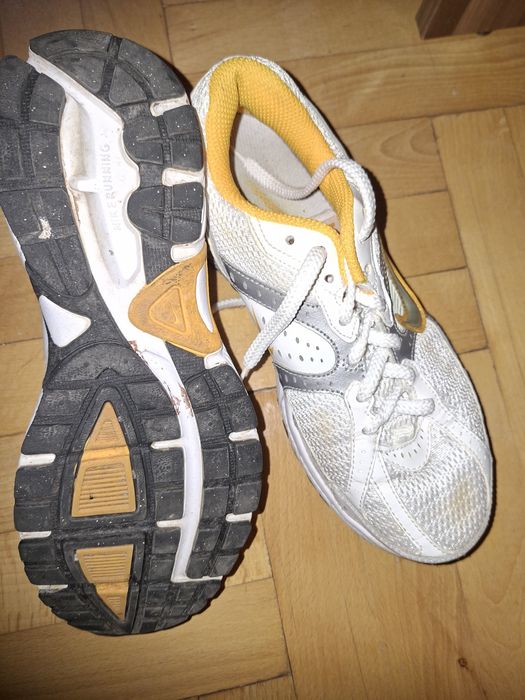 Дамски маратонки нови и обувани по веднъж