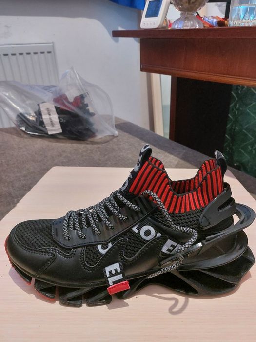 Новые кросовки размер 40