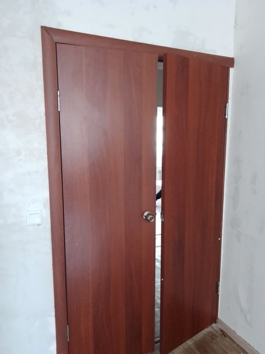 Двери межкомнатные б/у