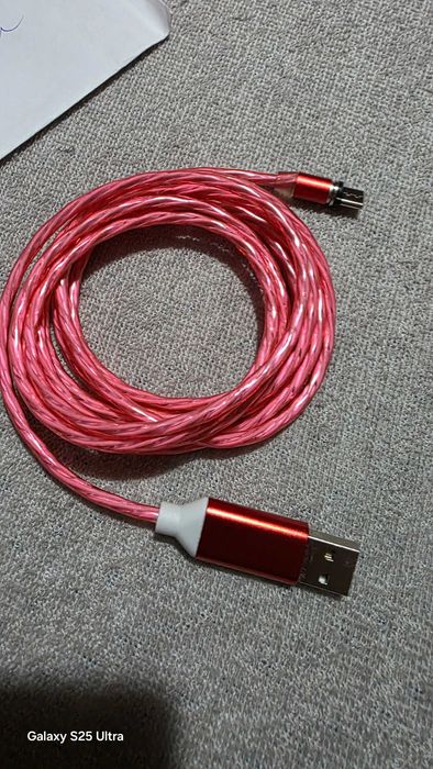 Кабел за зареждане на телефон