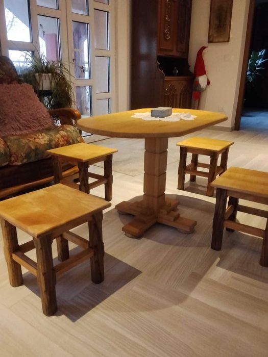 Măsuță mica cu 4 tamburele