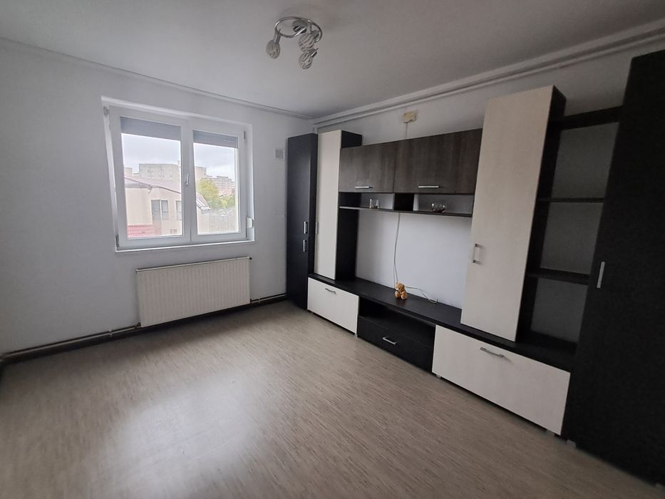 Vand apartament 2 camere decomandat. Zona Bisericii Romane. Brasov