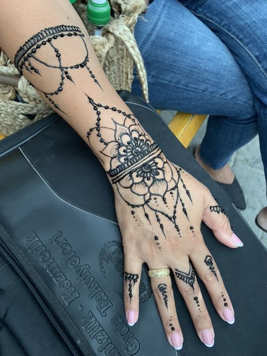 Роспись хной, мехенди