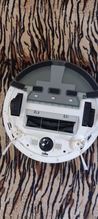 Продавам прахосмукачка робот 360 s6 с моп за миене