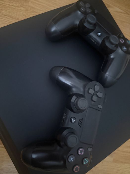 vand ps4 urgent cu jocuri