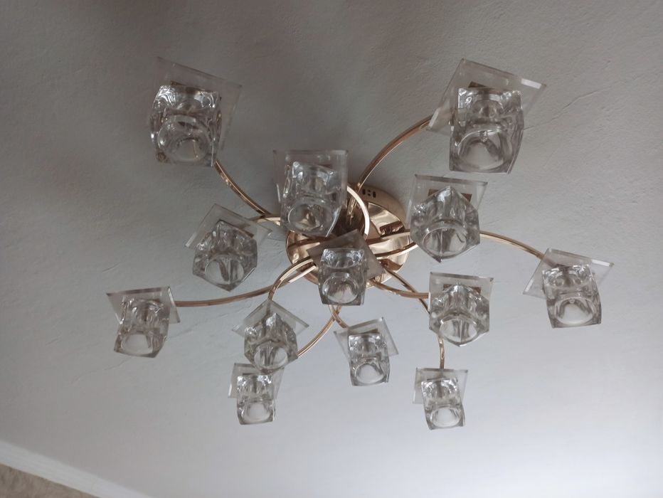 Срочно! Продам люстру.