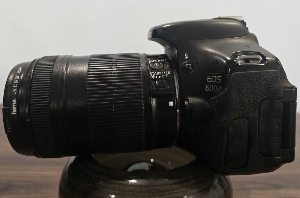 Canon EOS 600D + obiectiv Canon 18-135mm IS
