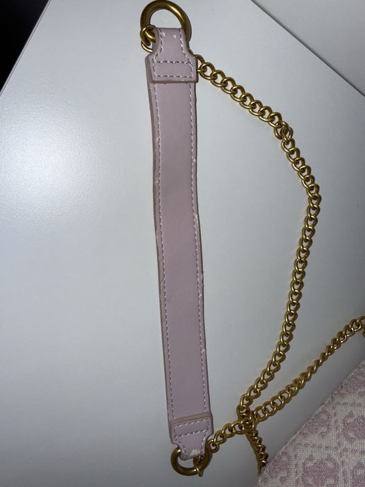 Дамски чанти Guess