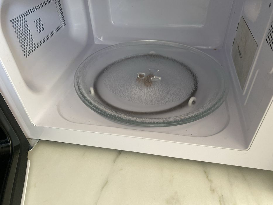 Vand cuptor cu microunde henner