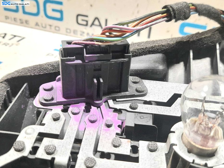 Soclu Suport Bec Becuri de la Stop Lampa Tripla Stanga de pe Aripa Caroserie BMW Seria 3 E46 1998 - 2006 Cod 8364925 [N0160]