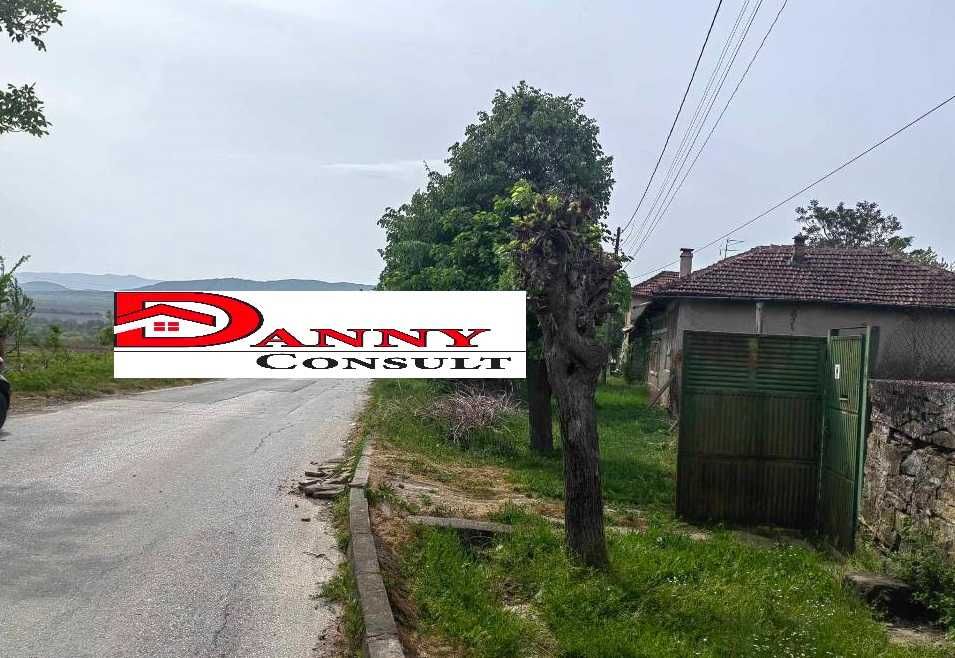 Едноетажна къща за продажба в с. Родина