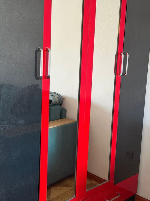 Продам спальный гарнитур без кровати