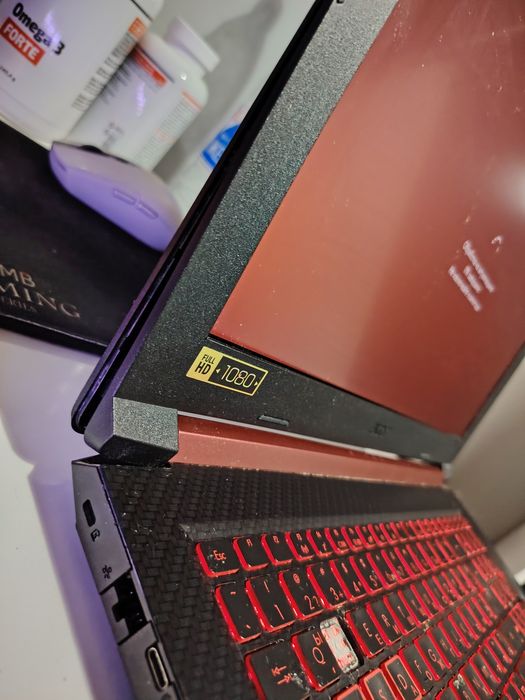 Acer Nitro 5 (17.3" Full HD / i7 8th Gen / 16GB RAM / GTX 1050 / 500GB SSD) — изисква ремонт на Матрица