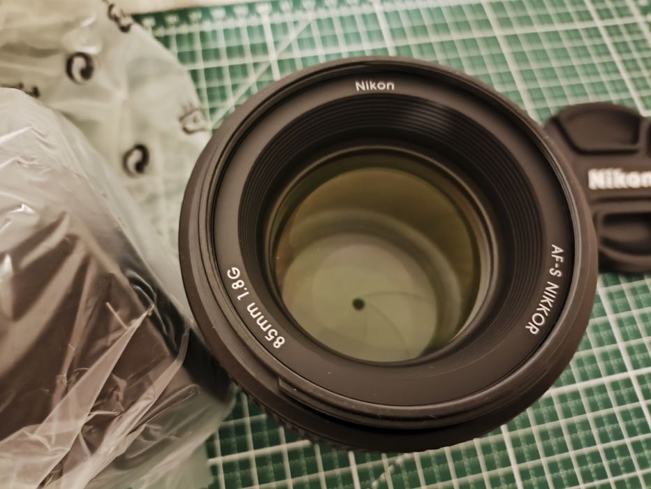 Объектив Nikon 85mm f/1,8