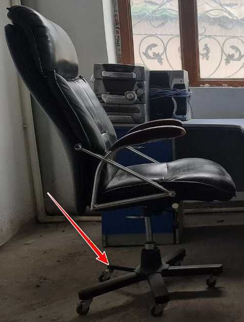 Кресло кожаное не полный комплект - б/у.