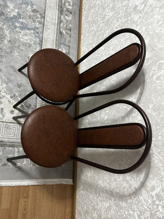 Продам 2 стула для кухни