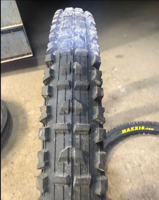 Велосипедные покрышки Maxxis High Roller 26 x 2.7