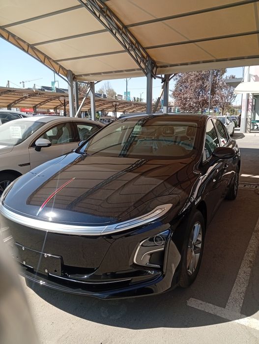 HongqiE-EM5 2025 restayling