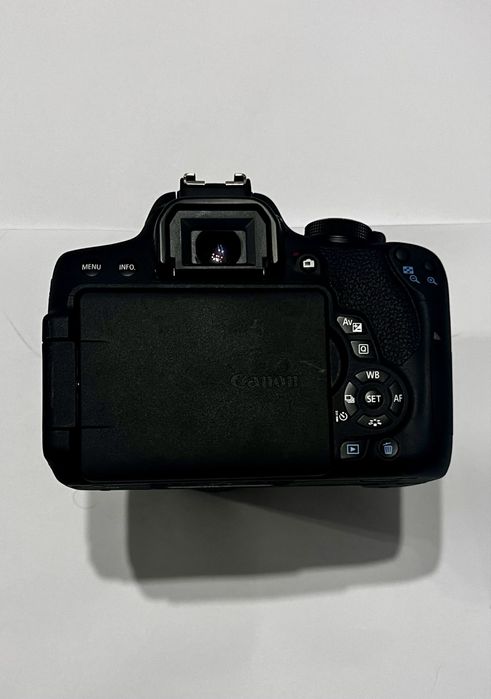 Canon EOS 750D + obiectiv original Canon 18 55mm