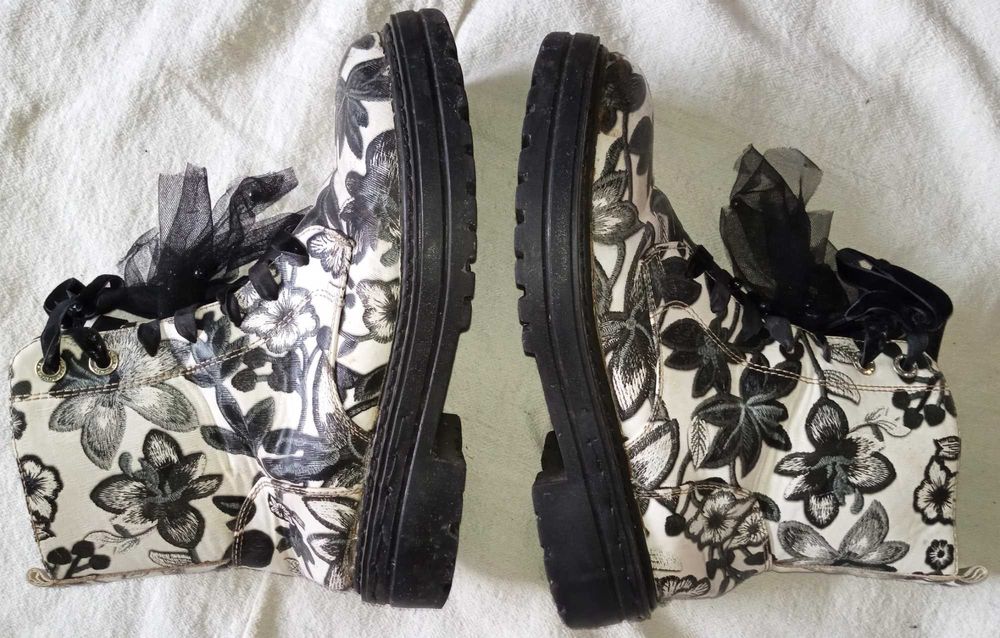 Дамски боти с флорален принт. Размер 39