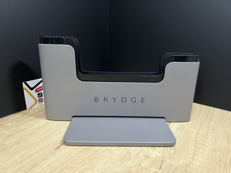 Bridge Vertical Dock MacBook Pro 13" Second-Hand Ca nou 2 ani garanție