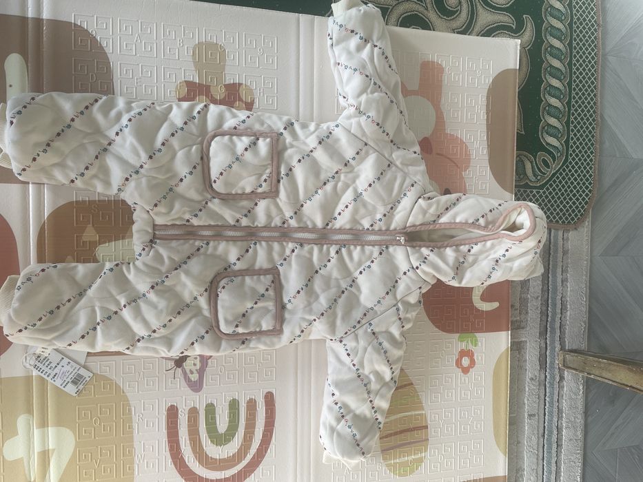 Продам комбинезон для девочек