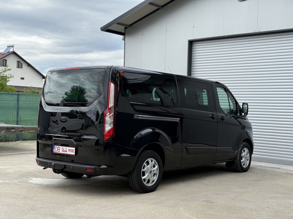 Ford Transit Tourneo Custom 2.2 TDCi 8+1 9 locuri