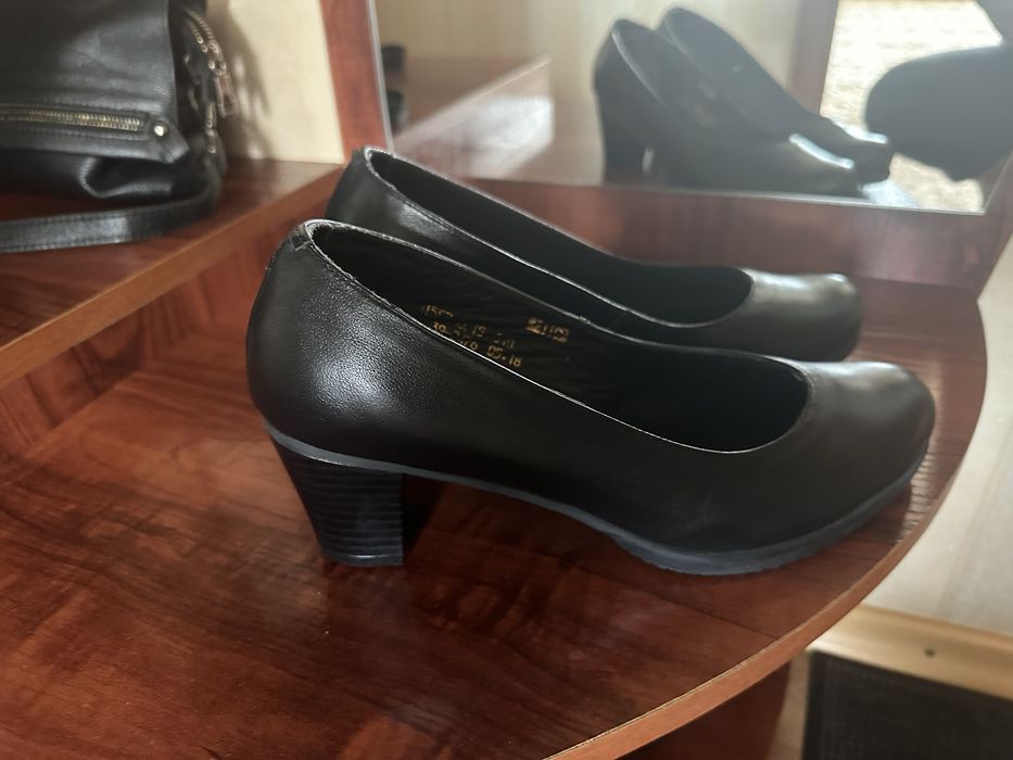 Продам женские туфли