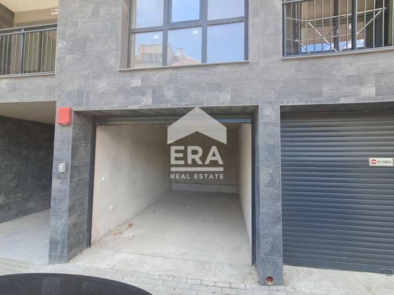 Дава се под наем Гараж / Паркомясто в Варна, Цветен квартал - 19 кв.м за 179 € - Снимка #1