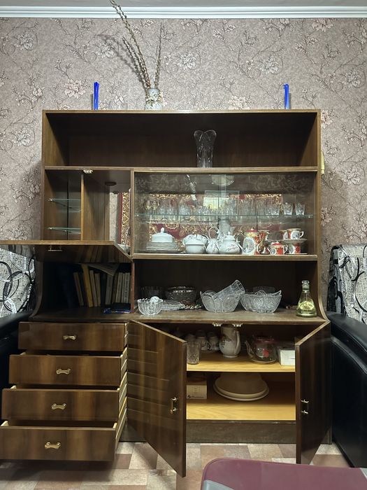 Советский шкаф сервант