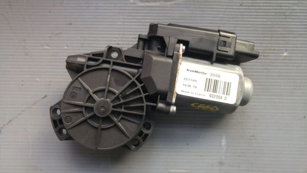 Motoras macara usa dreapta spate kia ceed facelift break 2007-2012 402058d