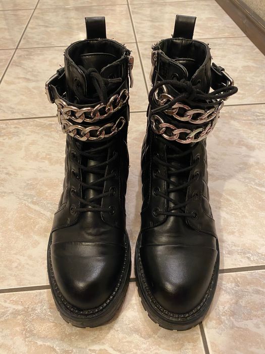 Продавам черни боти Страдивариус