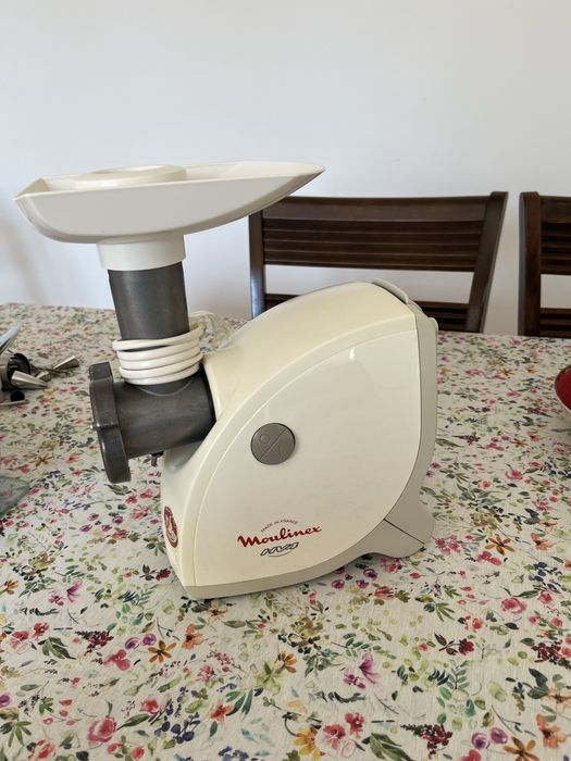 Мясорубка бытовая