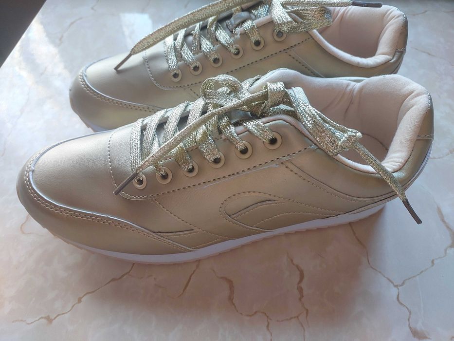 Кроссовки женские 25,5 см по стельке, 40 размер