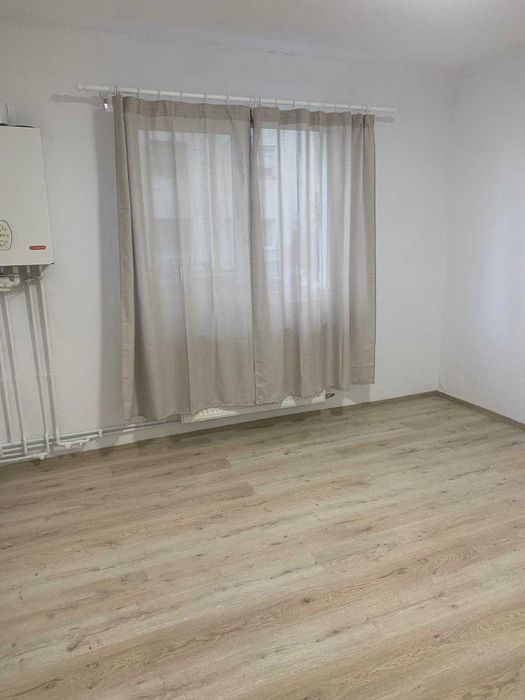 Vând garsonieră în broscarie