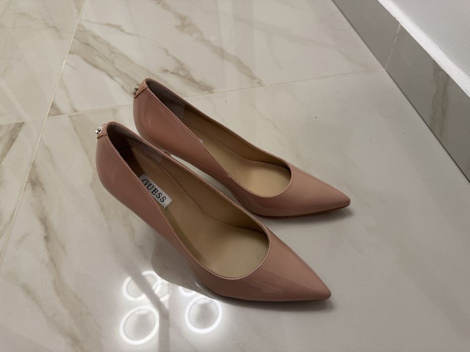 Pantofi nude lac Guess noi