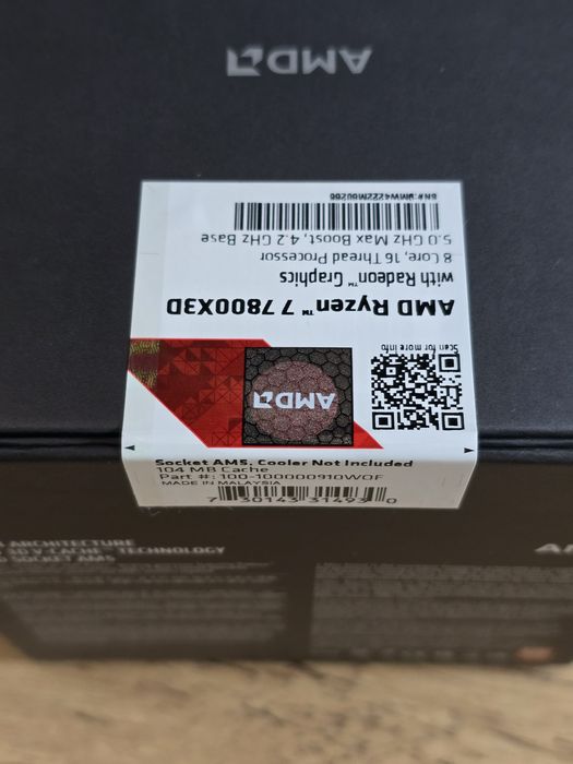 Процесор AMD Ryzen 7 7800X3D неразпечатан