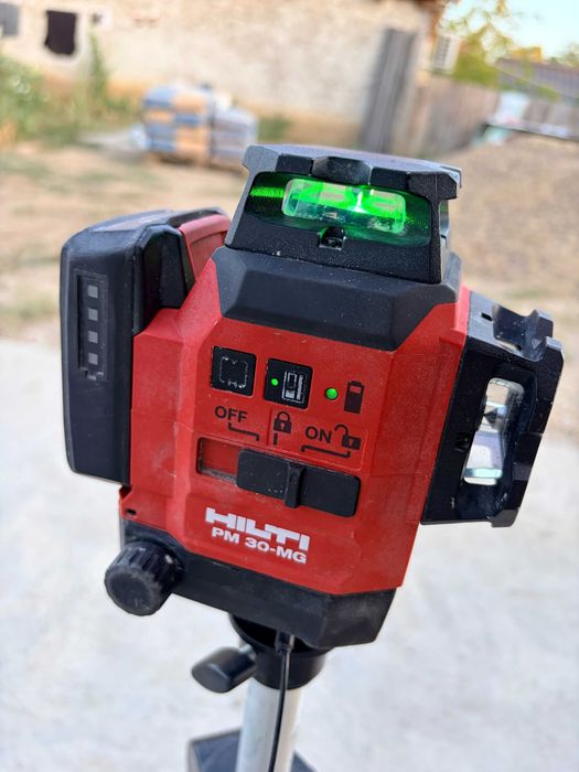 Nivela laser multiliniar Hilti PM 30-MG cu linii verzi