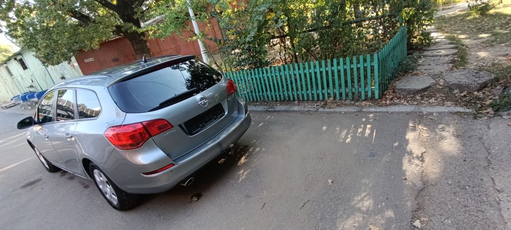 Vând Opel Astra J Sports Tourer | 2.0 CDTI | 160 CP | An 2011 | Stare foarte bună