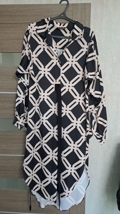 Продам женские платья