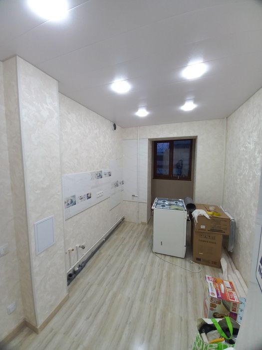 Поклейка обоев любой сложности.