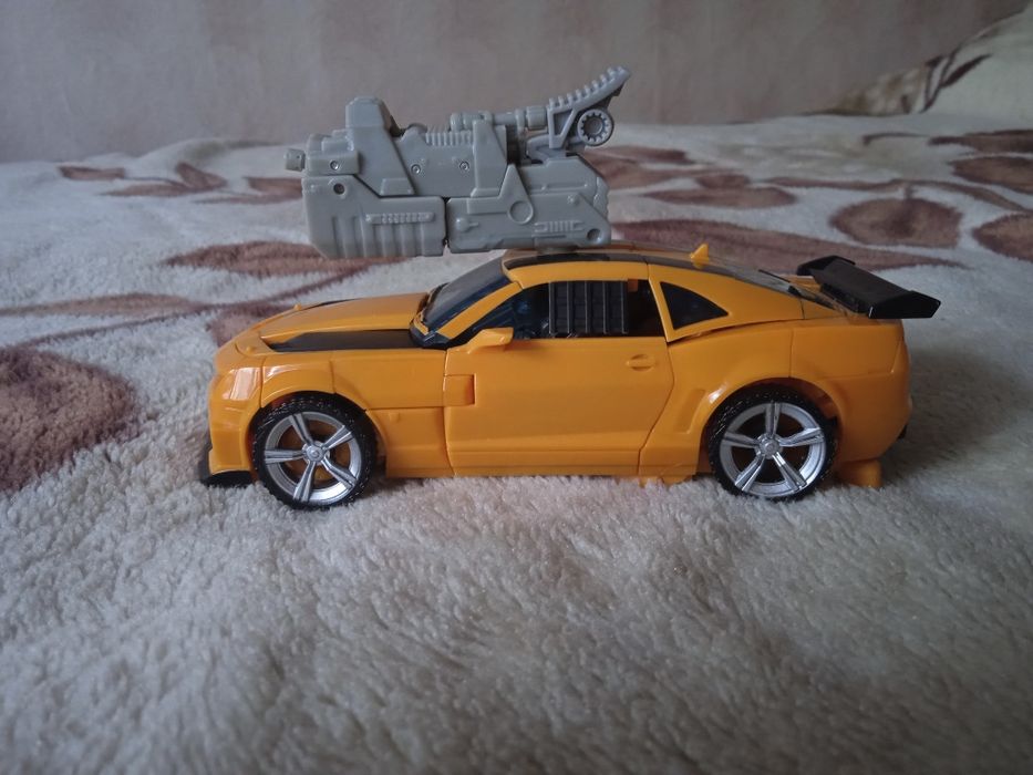 Продаю Робота-трансформера Бамблби