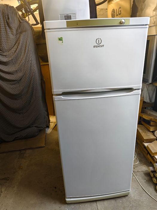 Продам холодильник