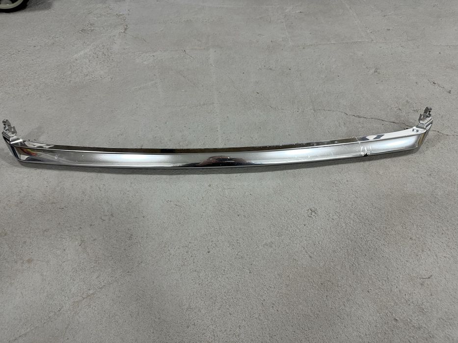 Молдинг решетки радиатора на Lexus Rx300